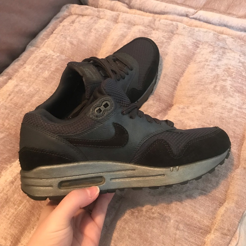 Black Nike Air Max 1 Premium